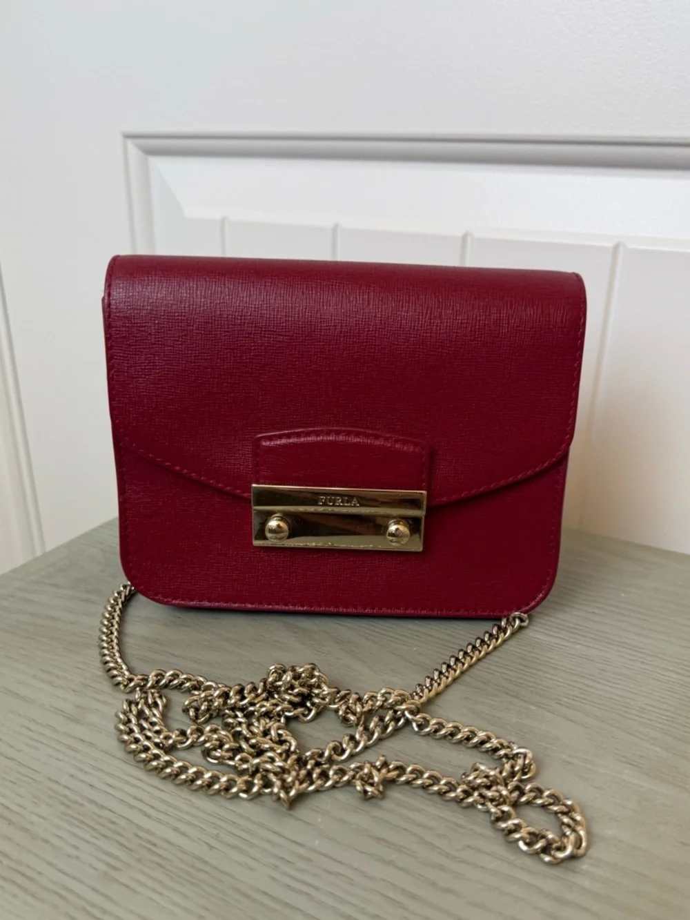 NWOT-Furla Red Mini Metropolis leather Crossbody gold chain - Picture 1 of 7